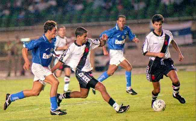 Em 1998, Cruzeiro e Vasco se enfrentaram nas oitavas de final da Copa Libertadores