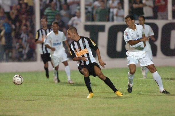 20/01/2010 - Araxá 1 x 3 Atlético - Amistoso - Diego Tardelli marcou o primeiro gol do Galo em 2010