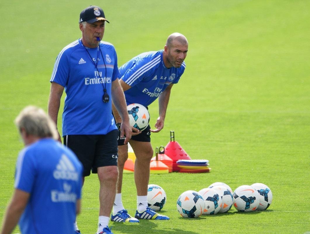Veja imagens de Zidane como tcnico do Real Madrid