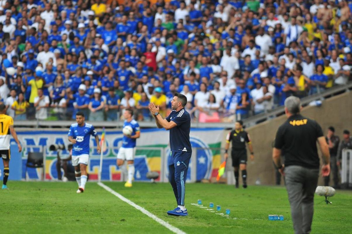 Fotos do jogo entre Cruzeiro e Cricima, neste domingo (4), no Mineiro, pela 28 rodada da Srie B