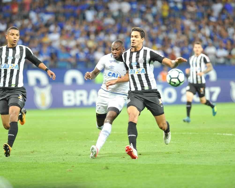 Imagens da torcida e da partida entre Cruzeiro e Santos, no Mineiro