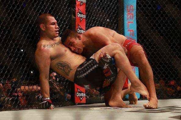 Fotos da vitória arrasadora de Fabrício Werdum sobre Cain Velasquez
