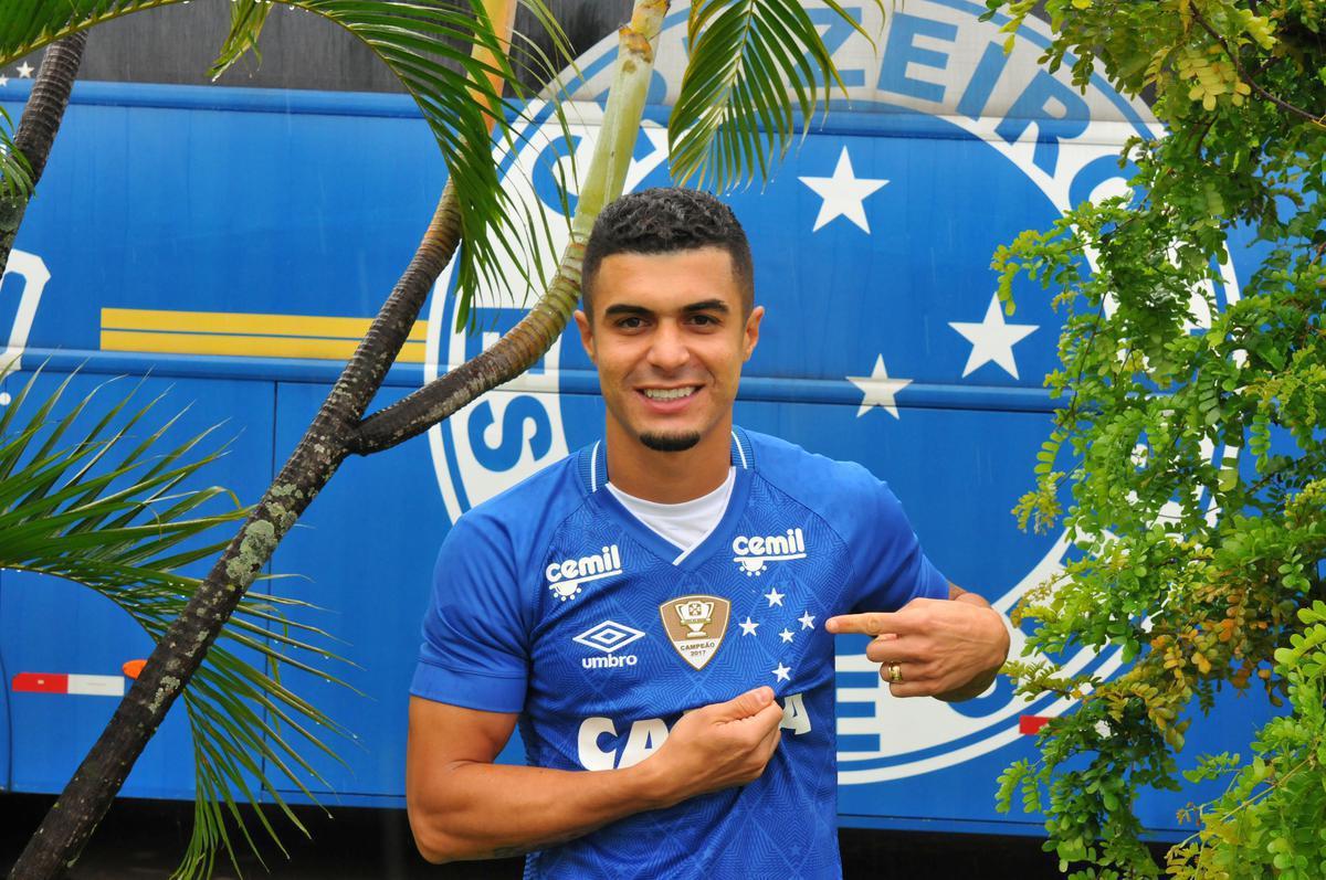 Egdio chegou ao Cruzeiro em 2013 referendado pela tima temporada no Gois, em 2012, quando marcou oito gols e deu 28 assistncias em 61 jogos e ajudou o time a ganhar o estadual e a Srie B. Na Raposa, deu continuidade ao bom futebol e participou ativamente do bicampeonato da Srie A, em 2013 e 2014. Na segunda conquista, foi eleito o melhor da posio. Em janeiro de 2015, transferiu-se para o Dnipro, da Ucrnia, porm ficou por l durante apenas trs meses devido ao no recebimento de salrios. No fim de maro, assinou com o Palmeiras at dezembro de 2017. Em 2018, voltou ao Cruzeiro, que buscava um substituto para Diogo Barbosa. O camisa 6 foi do cu ao inferno com a conquista de trs ttulos (uma Copa do Brasil e dois Mineiros) e o rebaixamento  segunda diviso nacional. Pelo time celeste, o lateral-esquerdo disputou 209 partidas, marcou cinco gols e colaborou com 29 assistncias. Em 2020, foi liberado em definitivo para o Fluminense, onde atualmente  reserva.