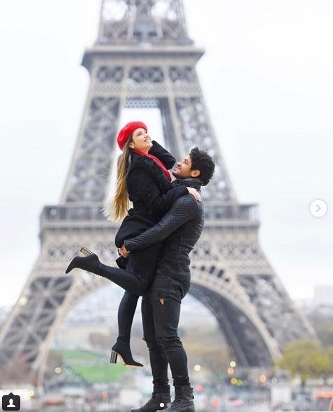 O zagueiro Leo e a esposa se despediram de Paris
