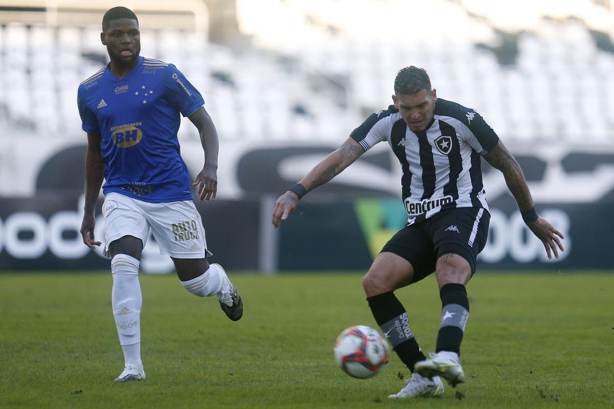 No Engenho, Botafogo e Cruzeiro empatam por 3 a 3, em duelo pela 11 rodada da Srie B