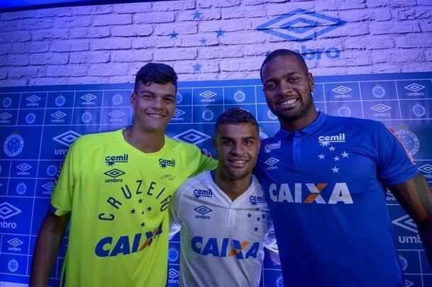 Imagens do lançamento do novo uniforme do Cruzeiro. Evento foi realizado na noite desta quinta-feira (12/05), na esplanada do Mineirão