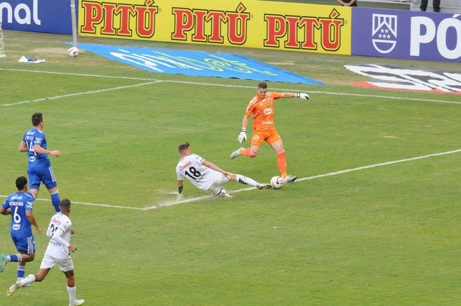Fotos do jogo entre Cruzeiro e Ponte Preta, no Mineiro, em Belo Horizonte, pela 13 rodada da Srie B do Brasileiro