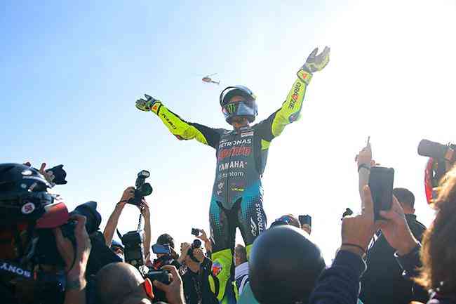 Rossi larga em décimo em sua última corrida na MotoGP; Martín é pole -  Superesportes