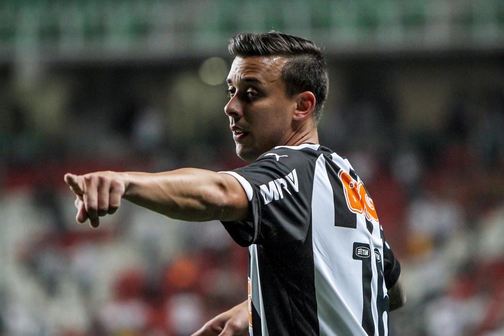 Pedro Botelho - lateral-esquerdo
