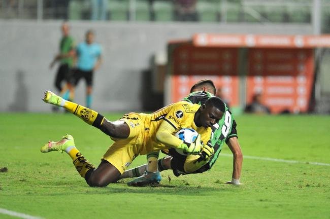 Fotos da derrota do Amrica para o Independiente del Valle, por 2 a 0, no Independncia, pelo Grupo D da Copa Libertadores