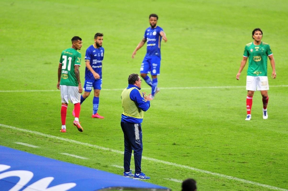 Fotos do jogo entre Cruzeiro e Confiana pela Srie B. Jogo  em Belo Horizonte marcou a volta da torcida cruzeirense ao Mineiro aps meses de ausncia devido  pandemia da COVID-19