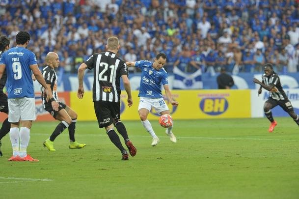 Fotos do primeiro clssico da final do Mineiro, entre Cruzeiro e Atltico, no Mineiro
