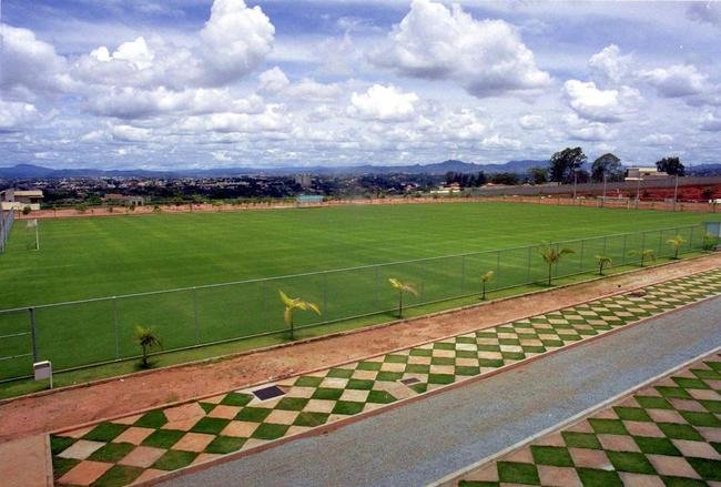 Fotos da Toca da Raposa II em 2003, um ano aps sua inaugurao, perodo em que era referncia no Brasil em centros de treinamento