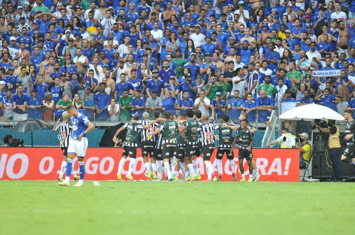 Galo venceu Cruzeiro com gols de Hulk (2) e Nacho. Edu descontou para a Raposa
