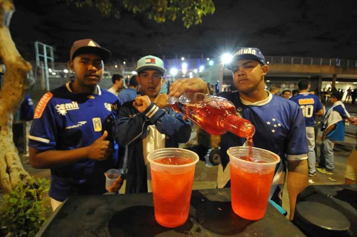 Torcedores do Cruzeiro na partida contra o Palmeiras no Mineiro