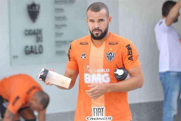 Z Welison - jogador est fora dos planos de Jorge Sampaoli e o Atltico tenta resolver a sua situao. 