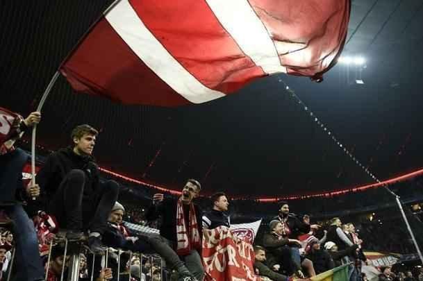 O Bayern de Munique conseguiu um vitria histria sobre a Juventus nesta quarta-feira para avanar s quartas de final da Liga dos Campees. Aps sair perdendo por 2 a 0, conseguiu o empate aos 45 minutos do segundo tempo e garantiu o triunfo por 4 a 2 no segundo tempo da prorrogao. O jovem Coman, de apenas 19 anos, est no Bayern emprestado pela Juventus, participou dos dois gols no tempo normal e marcou o tento que fechou a contagem na Allianz Arena.