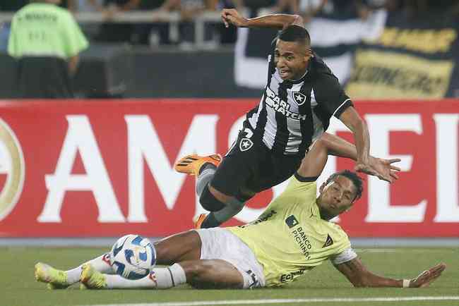 Botafogo tropeou na LDU em casa e pode se complicar na disputa do primeiro lugar do Grupo A