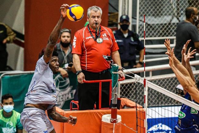 Cruzeiro vence o Natal por 3 sets a 0, em Campo Grande, e  tetra da Supercopa