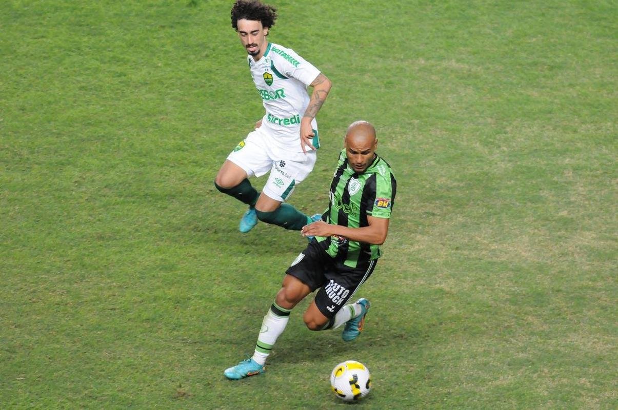 Amrica e Cuiab se enfrentaram, no Independncia, pela 9 rodada do Campeonato Brasileiro