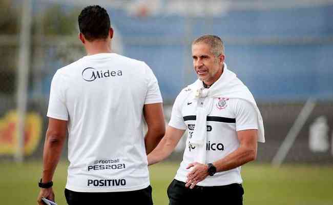 Sylvinho busca melhores resultados no Corinthians