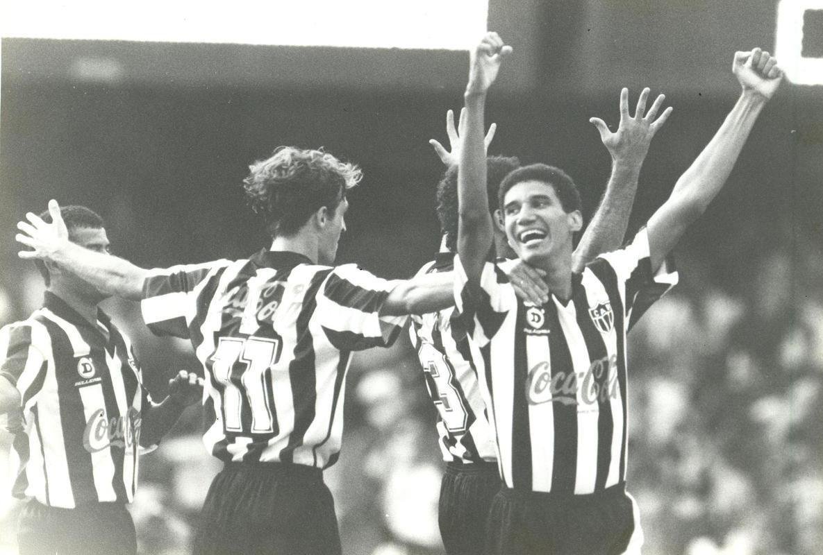 1992 - 4 vitrias, 2 empates e 4 derrotas - 46,66%