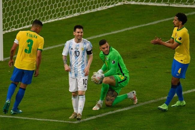 Argentina venceu Brasil por 1 a 0, no Maracan, e conquistou 15 da Copa Amrica. Gol foi marcado pelo meia-atacante Di Mara