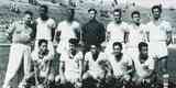 Ainda nesse padrão, em 1950, aconteceu um marco histórico para o Cruzeiro: o lançamento de um segundo uniforme, com a camisa branca. Ela seguia os padrões da camisa principal. Naquele ano, também, o clube começou a usar numeração nos uniformes, uma exigência da Fifa. Nas camisas do Cruzeiro, os números eram brancos ou azuis.