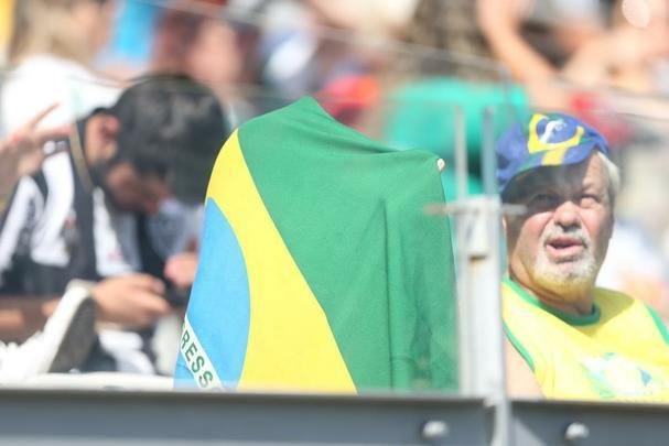 Mineiro ficou colorido nesta quarta-feira com camisas de clubes e selees em duelo da Olimpada