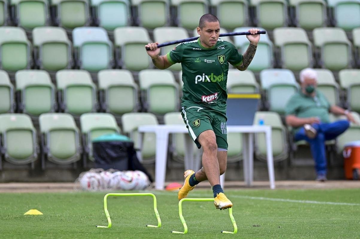 Amrica treinou nesta quinta-feira (10), no CT Lanna Drumond, visando o clssico de sbado contra o Atltico