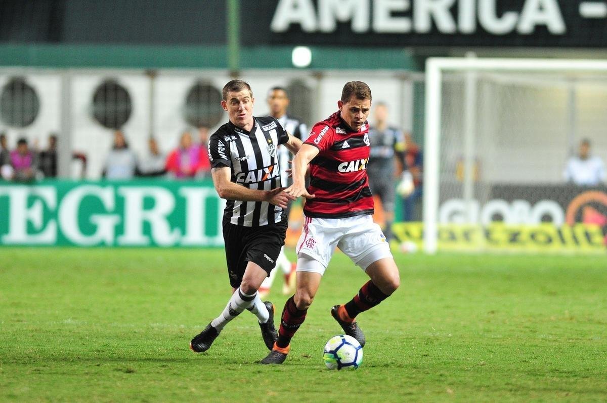 Galo pressionou no segundo tempo, mas levou gol em contragolpe: verton Ribeiro fez aps passe de Vincius Jnior: 1 a 0 Flamengo