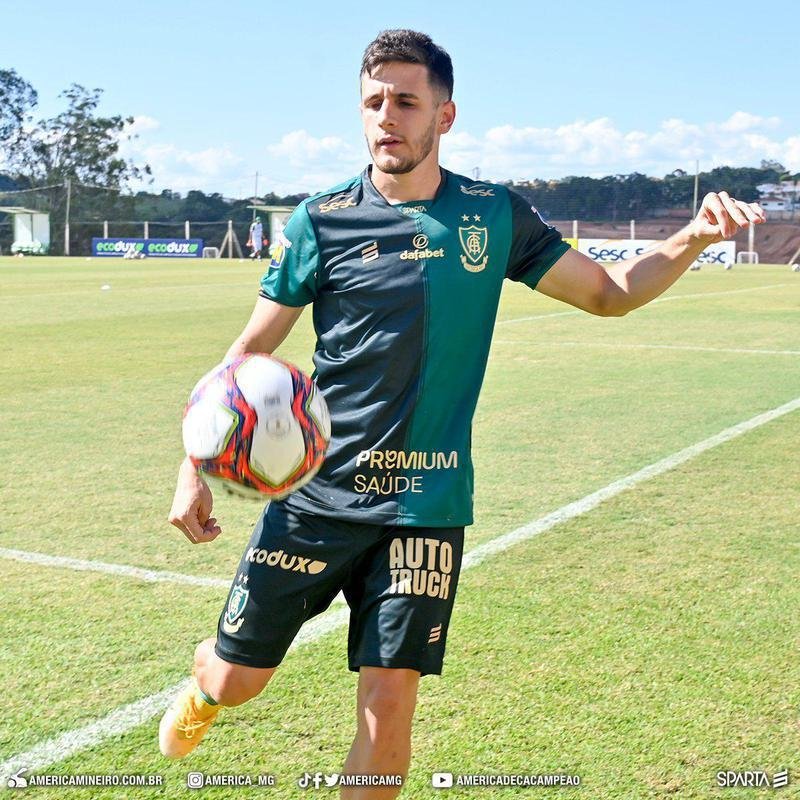 Sem entrar em campo pelo Amrica, o atacante Luiz Fernando deixa o clube ao fim da temporada 2021. Ele retornar ao Tombense, clube detentor de seus direitos