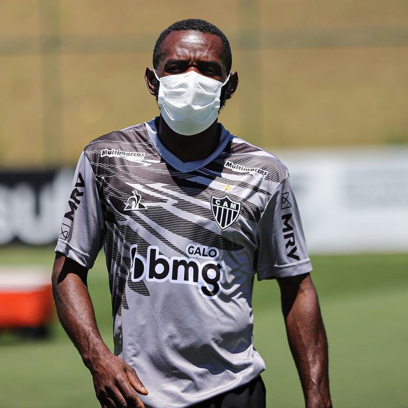 Atlético divulga fotos do novo uniforme de treino