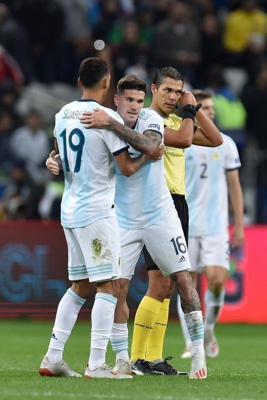 Argentina derrotou Chile por 2 a 1 na Arena Corinthians, em So Paulo, e ficou com a terceira posio da Copa Amrica. Veja fotos das premiaes das duas selees.