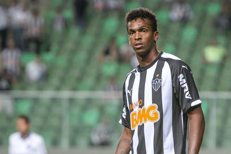 Entre 2014 e 2015, Jô amargou longo jejum de gols. Foram mais de 13 meses sem balançar as redes (31 jogos, sendo 26 pelo Galo e cinco pela Seleção Brasileira).