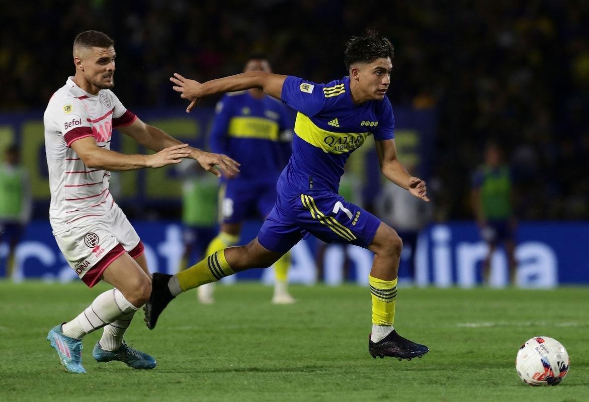 Ncolas Pasquini, 32 - No mercado sul-americano, o nome que surge livre  o de Nicols Pasquini. Depois de oito temporadas no Lans-ARG, ele foi emprestado ao Estudiantes, em 2021, e retornou ao clube que o formou no ano seguinte. Em 2022, foram 39 jogos e um gol.