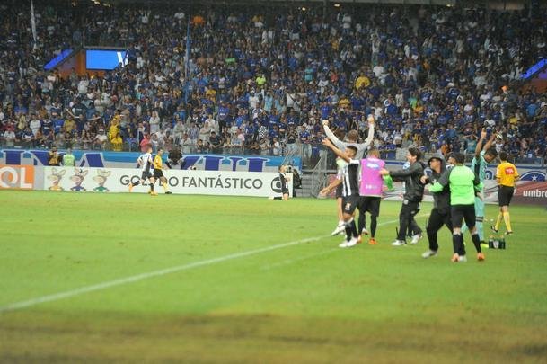 Fotos de Cruzeiro x Cear, no Mineiro, em jogo atrasado da 27 rodada do Brasileiro