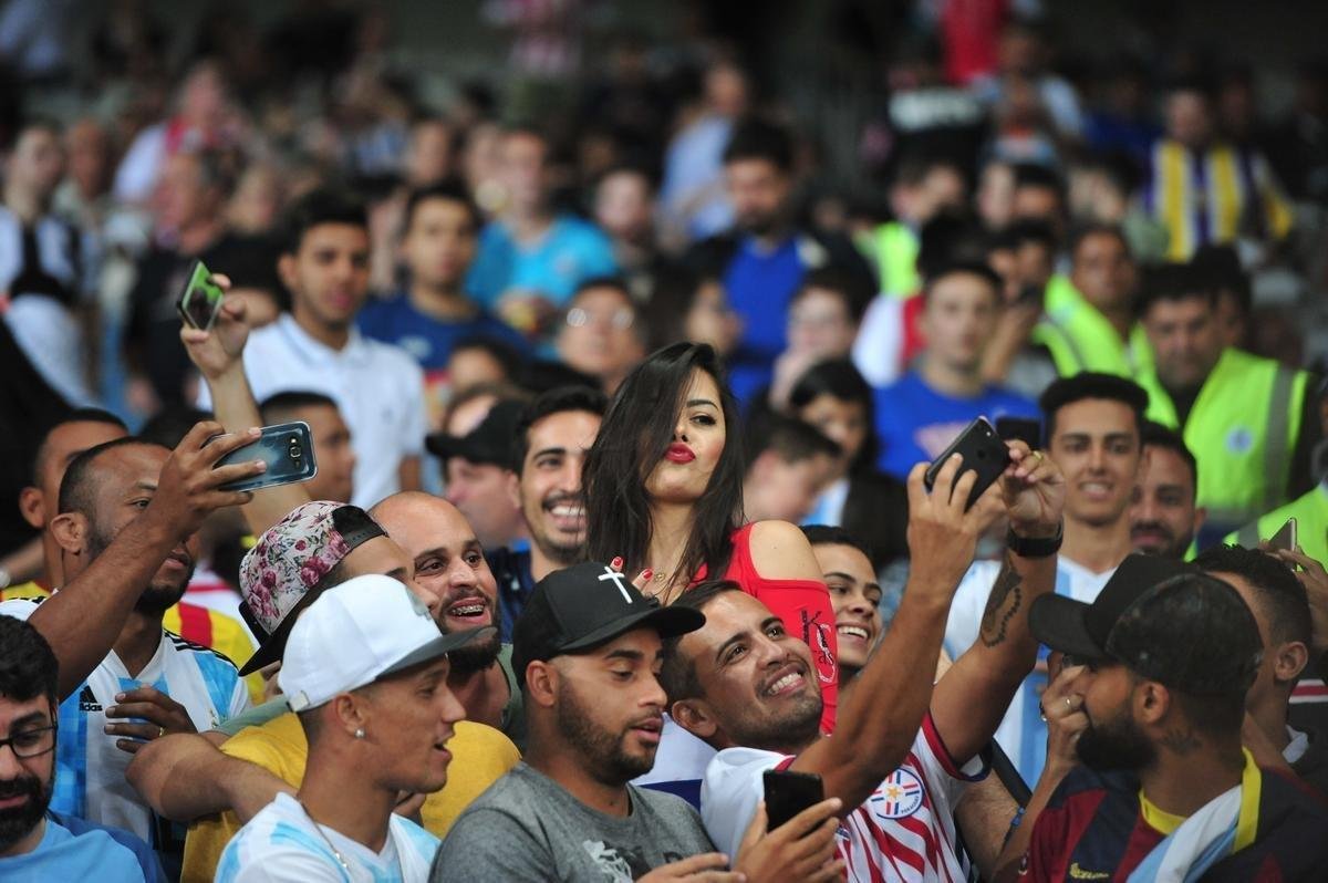 Fotos do empate por 1 a 1 entre Argentina e Paraguai, no Mineiro, pela Copa Amrica