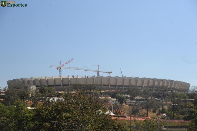 26/07/2012 - Panorama geral da rea externa do Mineiro durante as obras de modernizao.