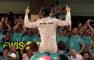Festa de Nico Rosberg com o título inédito na Fórmula 1; feito veio com segundo lugar em Abu Dhabi