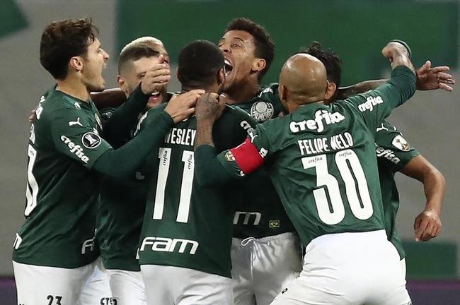 Oitavas de final de 2021 - Palmeiras venceu a Universidad Catlica, do Chile, por 1 a 0 fora de casa no primeiro jogo. Na segunda partida, venceu em casa por 1 a 0 e se classificou.