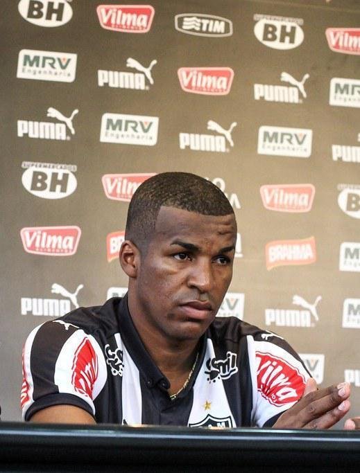 Frickson Erazo - Contratado pelo Atltico em 2016, Erazo comeou bem sua trajetria com a camisa alvinegra, mas viu seu futebol cair de nvel no segundo semestre daquele ano por causa de dores no joelho. Em 2017, praticamente no jogou por causa de leses. Foram 48 partidas com a camisa do Galo.