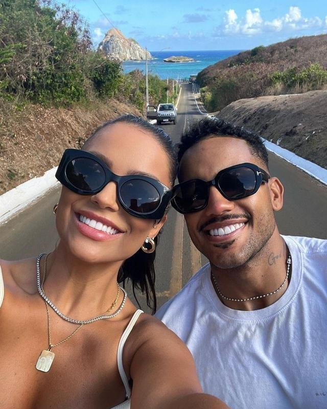 Volante Jair com a noiva em Fernando de Noronha