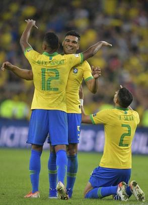 Seleção Brasileira derrota Peru por 3 a 1, conquista Copa América e ergue a taça no Maracanã; veja as fotos da festa do Brasil