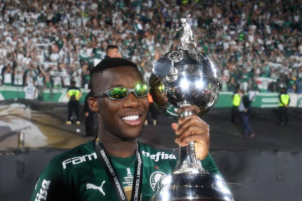 Fotos: festa dos jogadores do Palmeiras com a taa da Libertadores