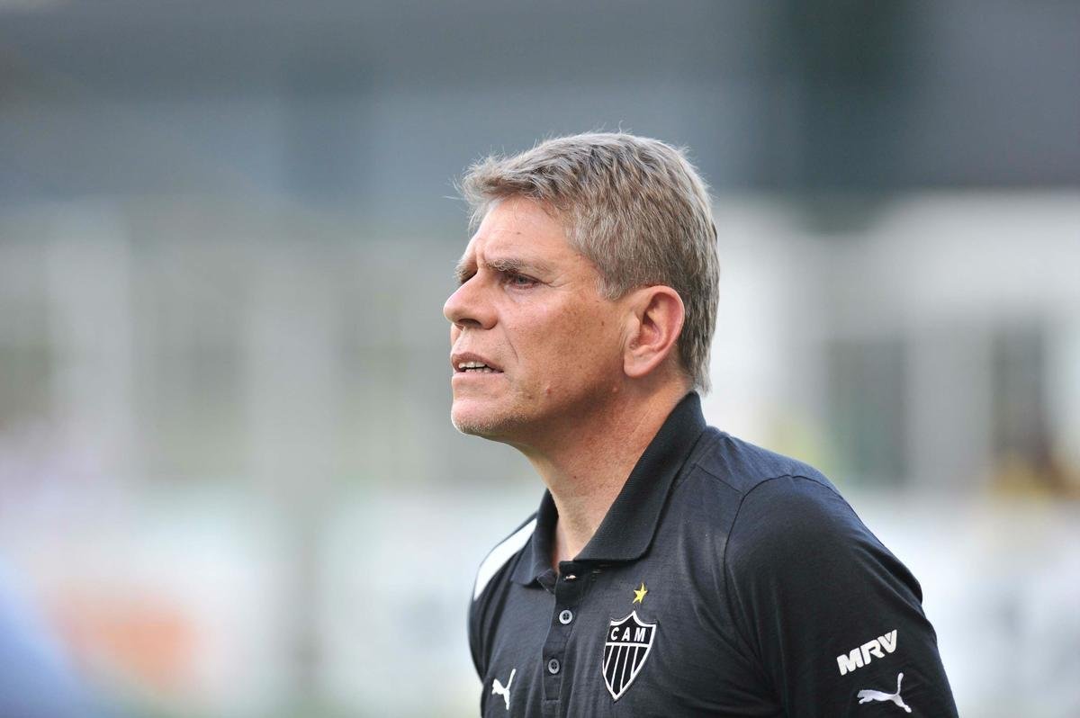 Foi de Paulo Autuori a responsabilidade de substituir Cuca, um dor principais treinadores da histria do Atltico. A tarefa se mostrou ingrata ao atual diretor executivo do Fluminense, que permaneceu no cargo por apenas 23 partidas.