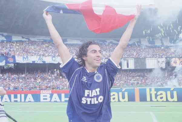 Maldonado - Depois de vestir a camisa do So Paulo, reforou o Cruzeiro em 2003, no ano mgico da conquista da Trplice Coroa. Foi um dos pilares do meio-campo celeste. Ficou na Toca da Raposa at 2005, deixando o clube aps leses. Teve uma passagem rpida pelo Corinthians em 2013. 