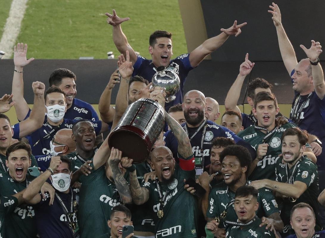 Festa do Palmeiras no Maracanã com a conquista do bicampeonato da Copa Libertadores sobre o Santos. Verdão venceu a decisão por 1 a 0 com gol do atacante Breno Lopes aos 53 do segundo tempo (AFP / Mauro Pimentel / Ricardo Moraes / Silvia Izquierdo)