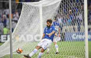 Rafael Sobis marcou o stimo gol do Cruzeiro sobre La U no Mineiro: 7 a 0