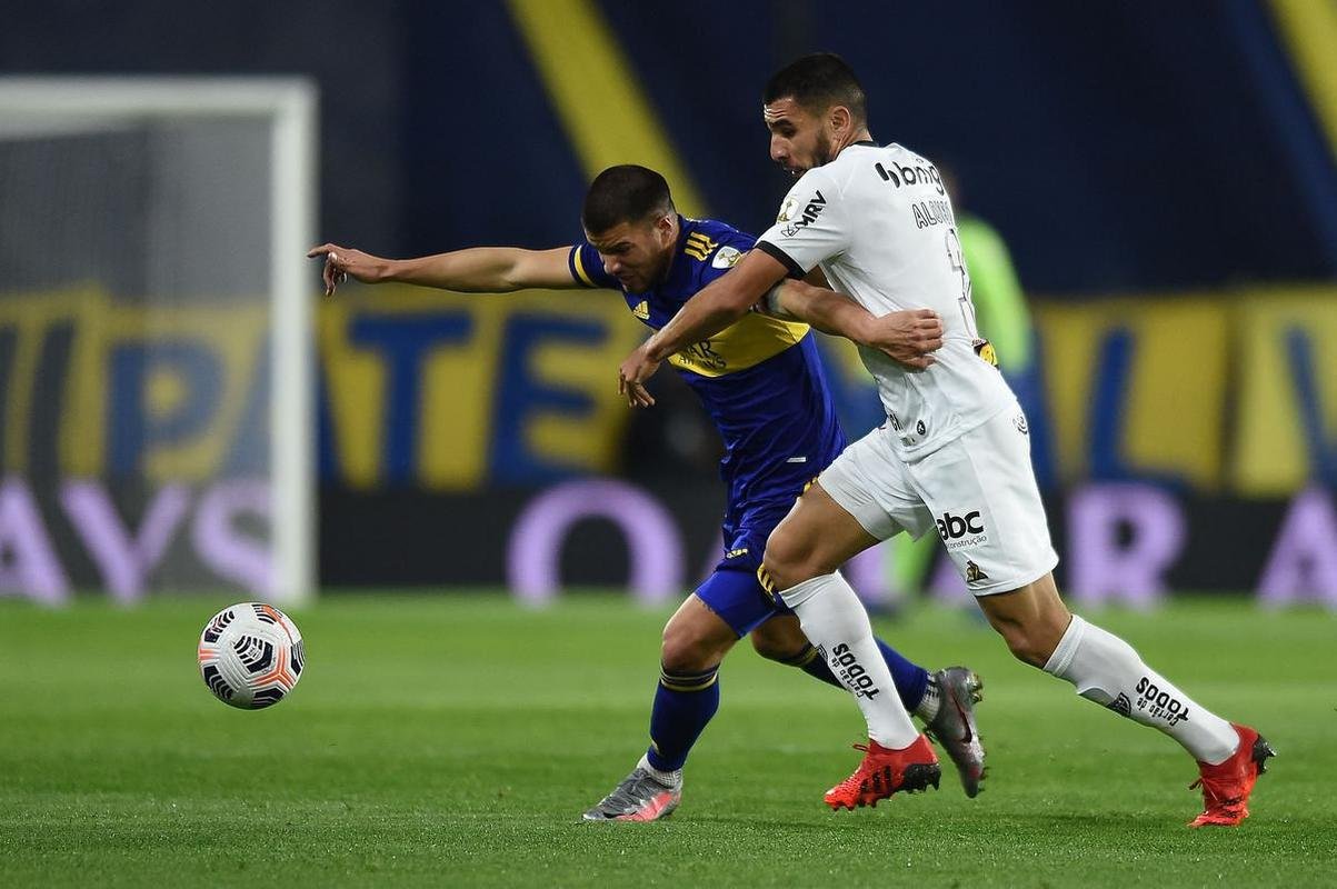 Fotos do jogo entre Boca Juniors e Atltico, na Bombonera, em Buenos Aires, pela ida das oitavas de final da Copa Libertadores de 2021